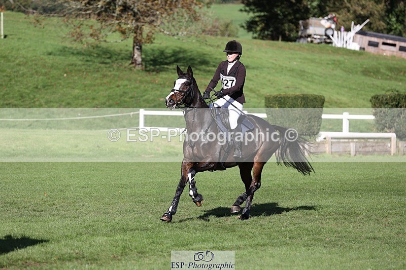 231022-124804-27354 - 427-COMBE.BREEZE-Gemma.Wells-TrotUp+SJ