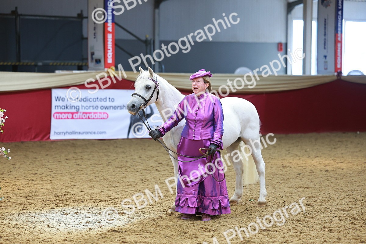 SBM_13660 - Class 104 - IH  Costume
