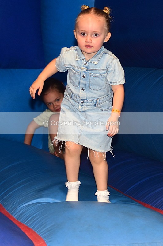 CON-355 - Joey and Ella