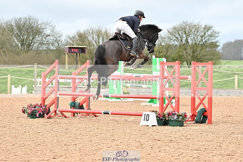 240315A-122907-00937 - Cls 3 Snr Foxhunter