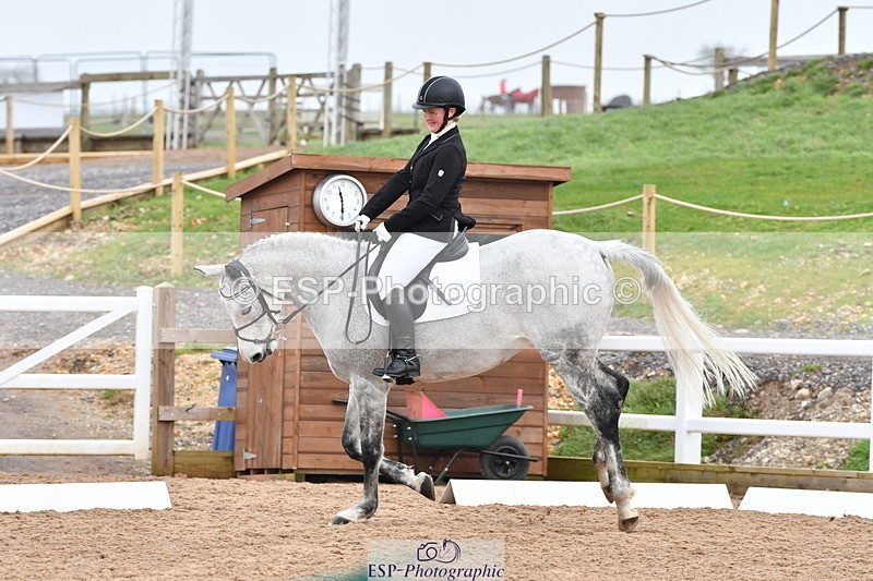 240121A-113010-00572 - Cls 5 Novice 37A