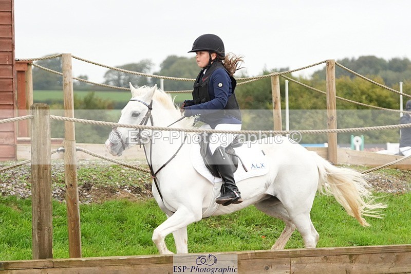 250920-155055-01509 - Cls 21 Pony Intro 80cm Derby