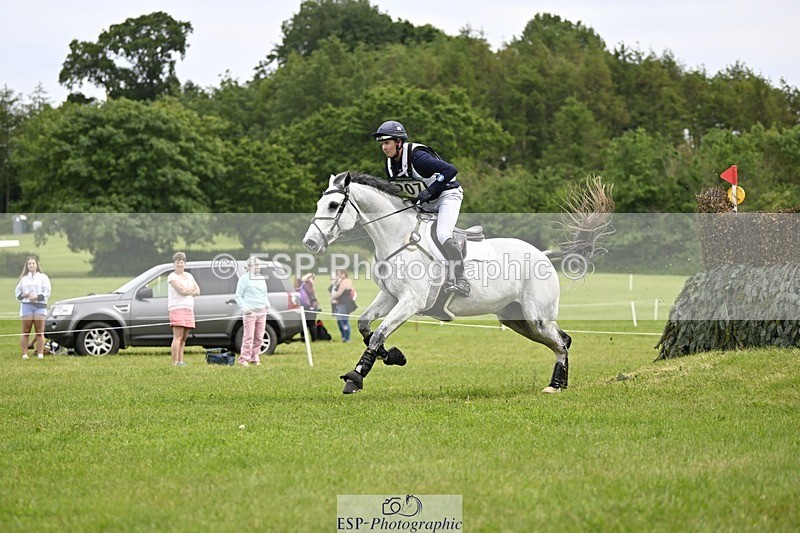 240525-145537-16617 - 207-IE_MR_MCGREGOR-Will_Furlong