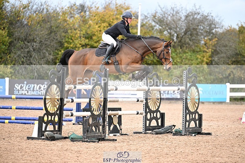 251022-142536-00651 - Cls 6 Snr Foxhunter 1.20m