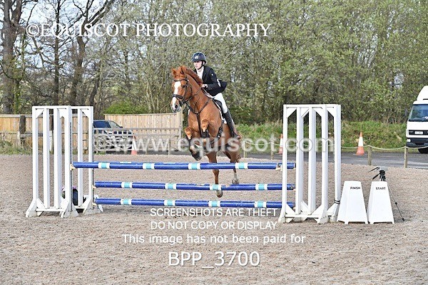 BPP_3700 - CLASS 3 FRI Senior British Novice/ 90cm Open