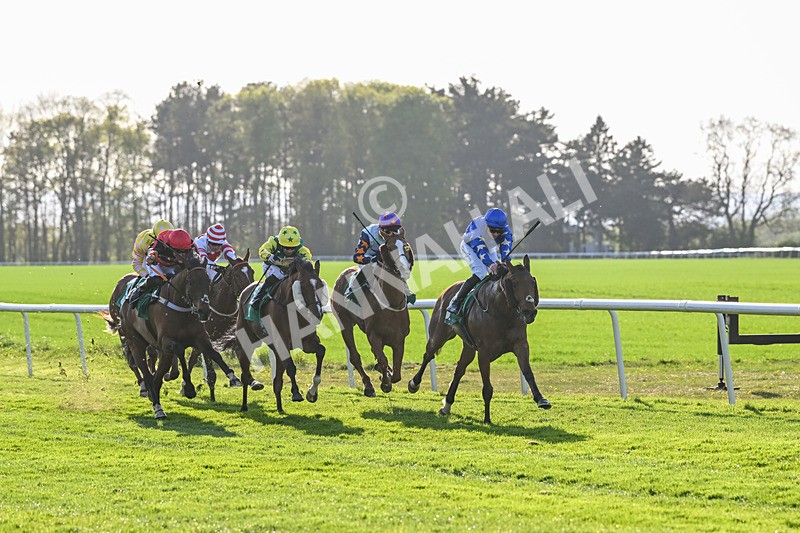 220425-Race 4-Jez Bomb-9068 - Race 4
