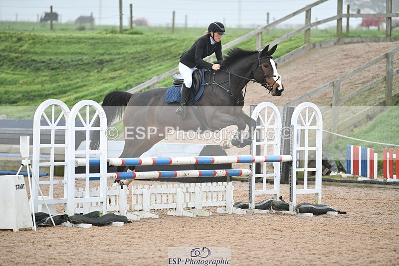 241102A-112810-04298 - SAT Cls 9 British Novice and 90cm Open