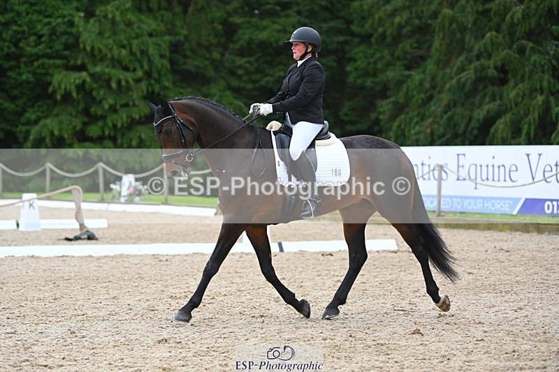 230813-175727-08789 - Cls 14 Medium Silver 16.45 to End