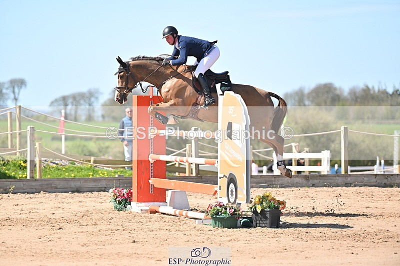 240420A-141507-11669 - Cls 7, 2 Star Medium Tour 1.35m