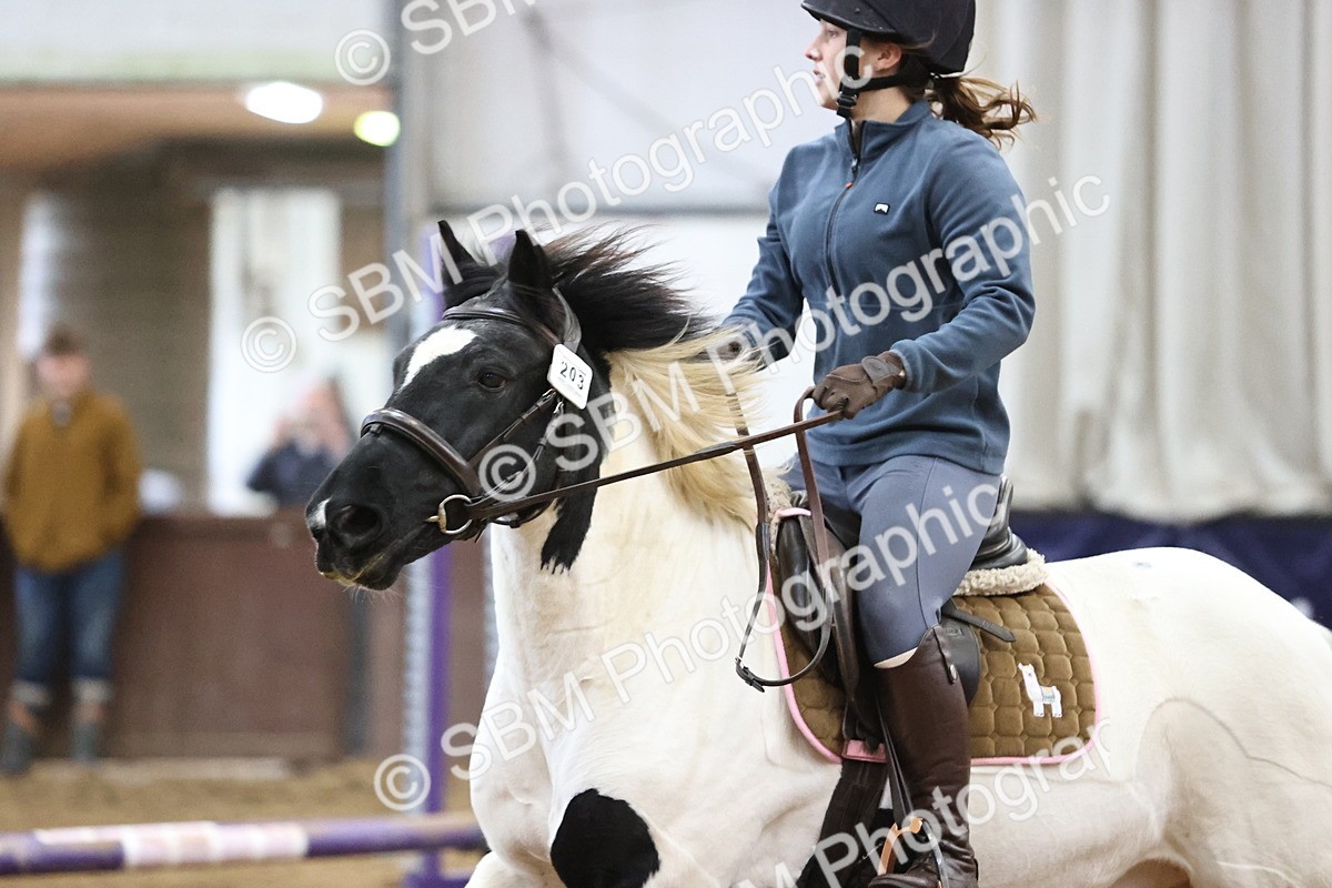 SBM_001321 - Class 3 - Horse & Hound 60cm