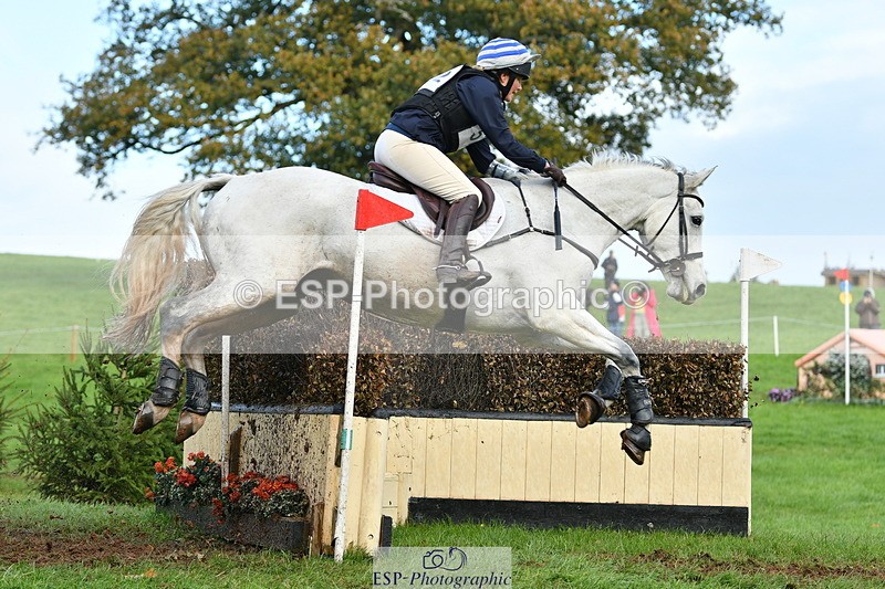 251025A-154308-21897 - G-572-Laura.Pitman With Trot Up