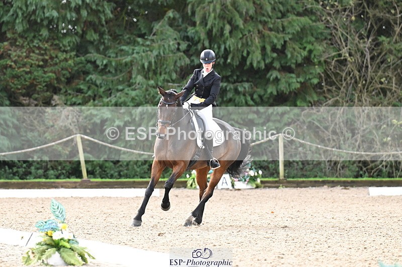 251023A-105247-01575 - B-132-Hannah.R.Jones