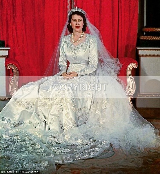 (E-135)   The Missing Bouquet - English Royals