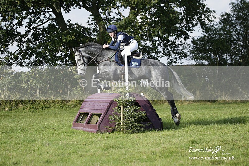  WWHT 171021 3880 - Open (1.00m)  17/10/21