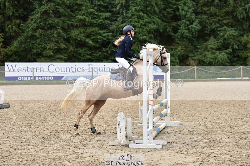 240802-101152-00731 - 70cm Round 1