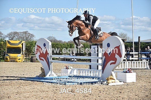 JAC_4584 - CLASS 11 SAT Andrew Hamilton Coach, RHS Foxhunter Championship Qualifier