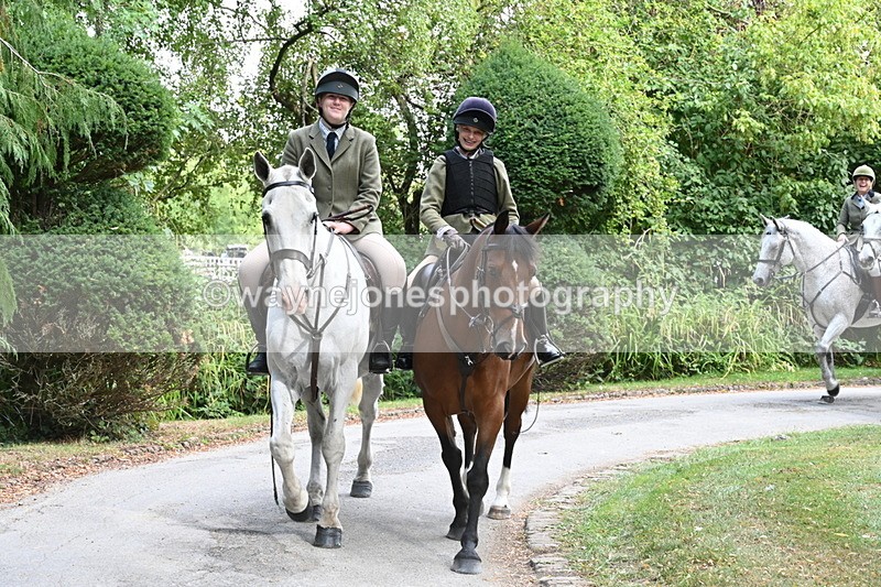 WJ6_3972 - Berks & Bucks - The Old farmhouse - Hound Exercise 20-08-25