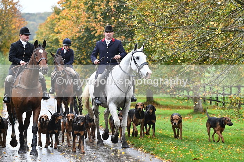 WJ5_6103 - B&B walk back for Hunt Tea !