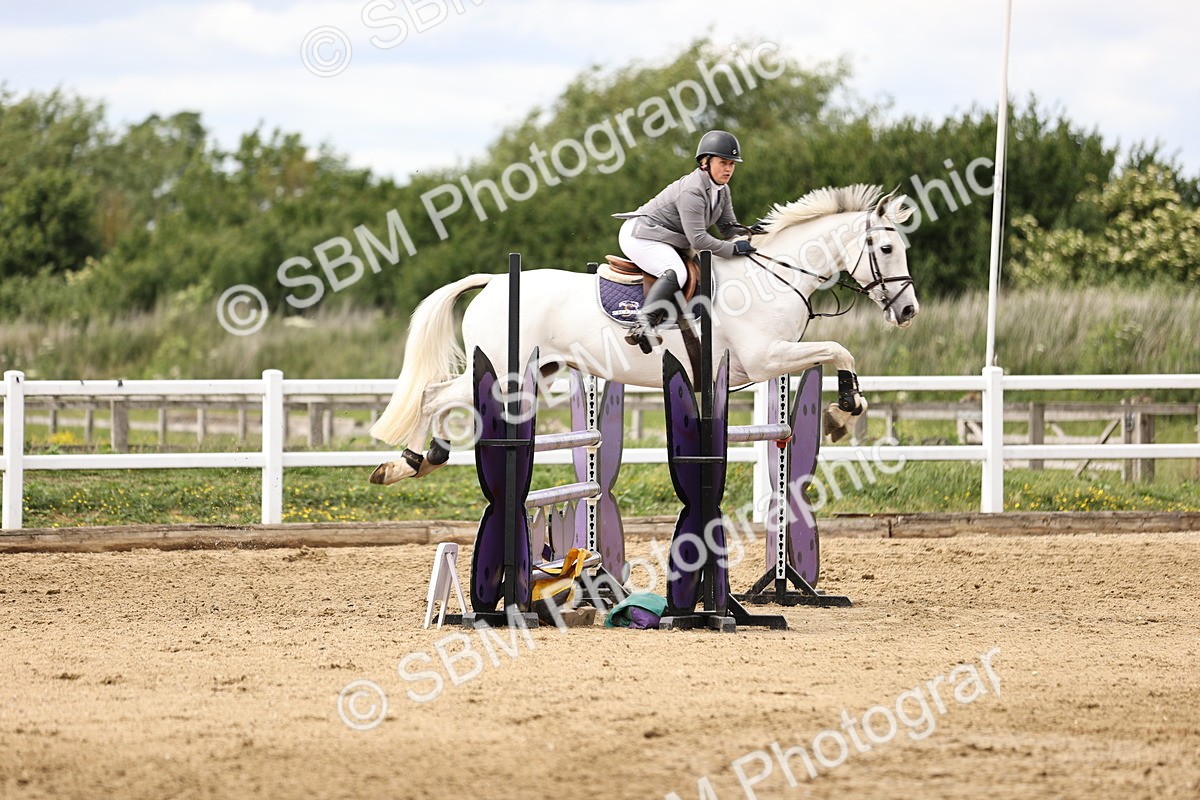 SBM_003333 - Class 11 - Senior Newcomers - 1.10m