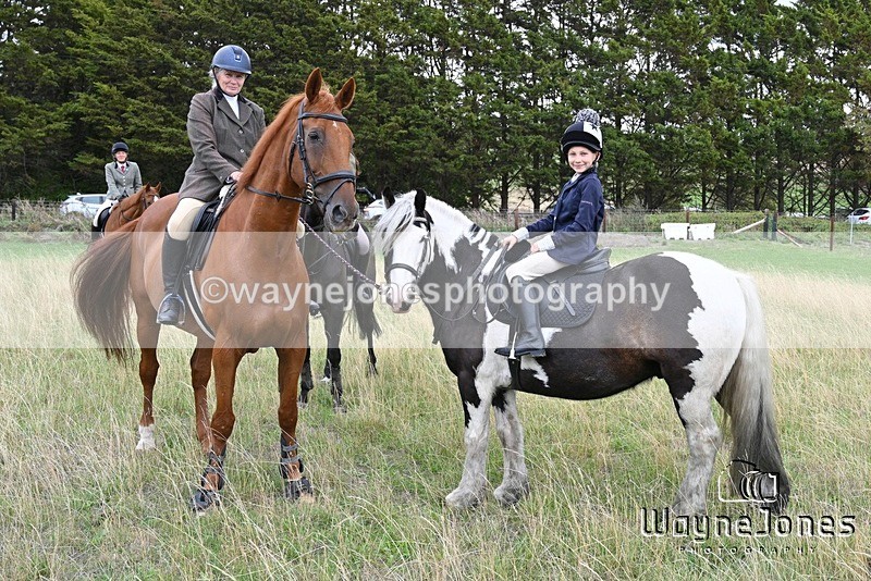 WJ7_0743 - Berks & Bucks Hound Exercise Blewbury 13-09-26