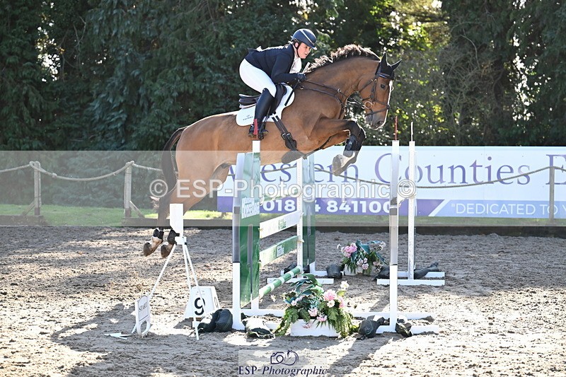 251024A-125252-10501 - C-240-Issy.Hollidge
