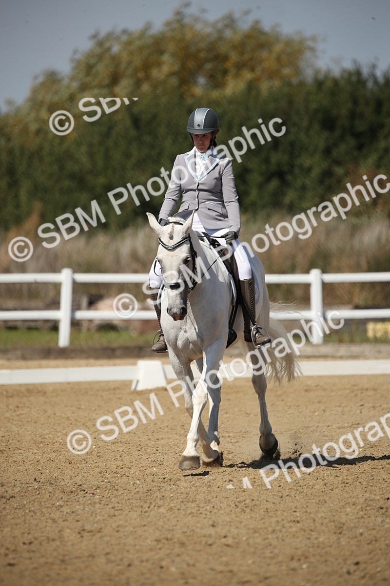 SBM_005064 - Class 11 - Novice 5 - 11.41-12.58