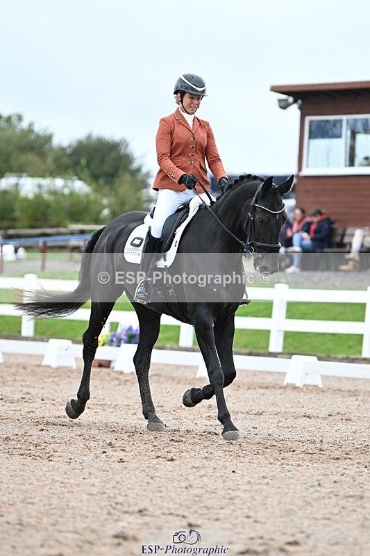 250907-122248-08327 - 004-Charlotte.DickerDevaldi's.Kiss