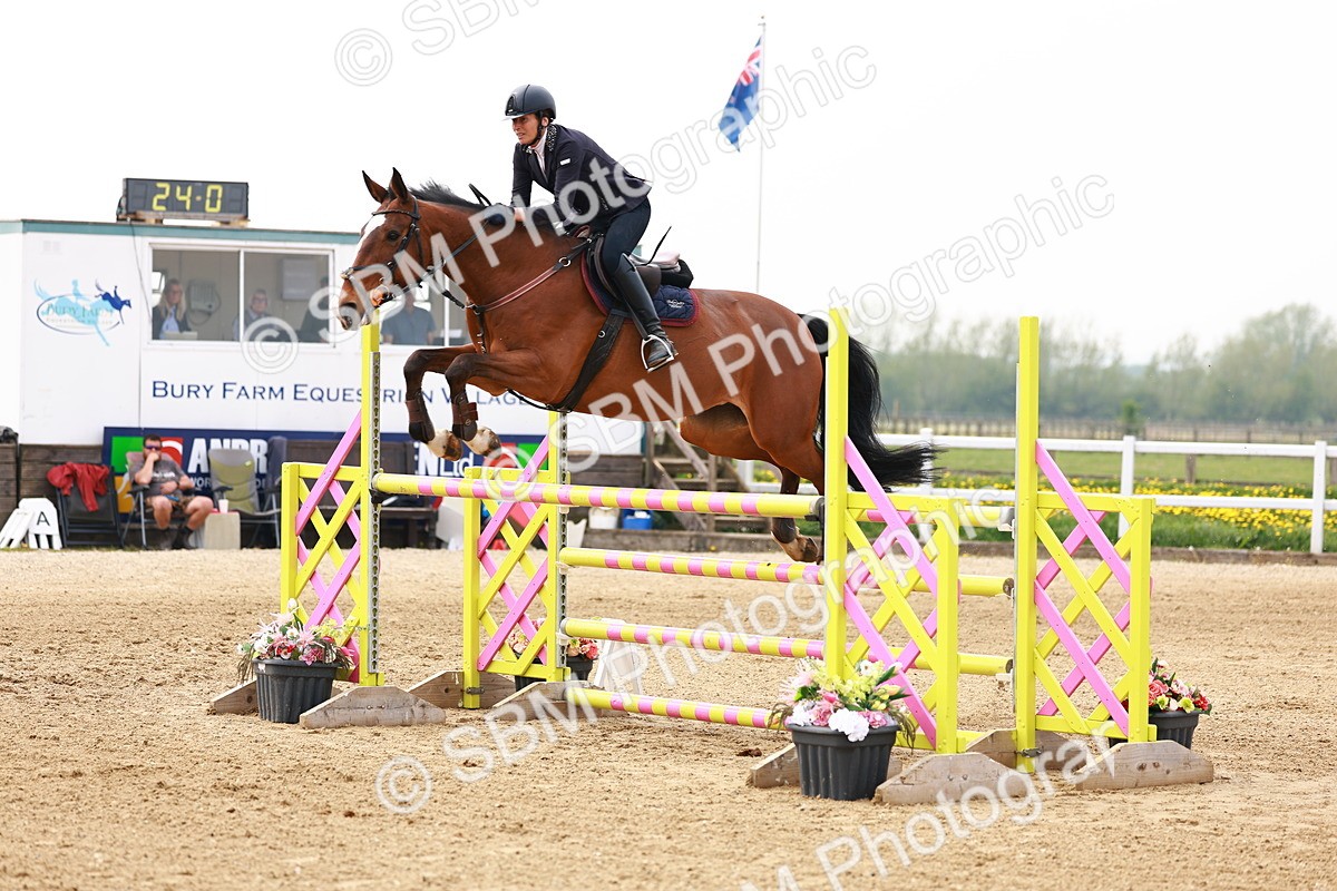  - Class 19 - Senior Foxhunter - 1.20m