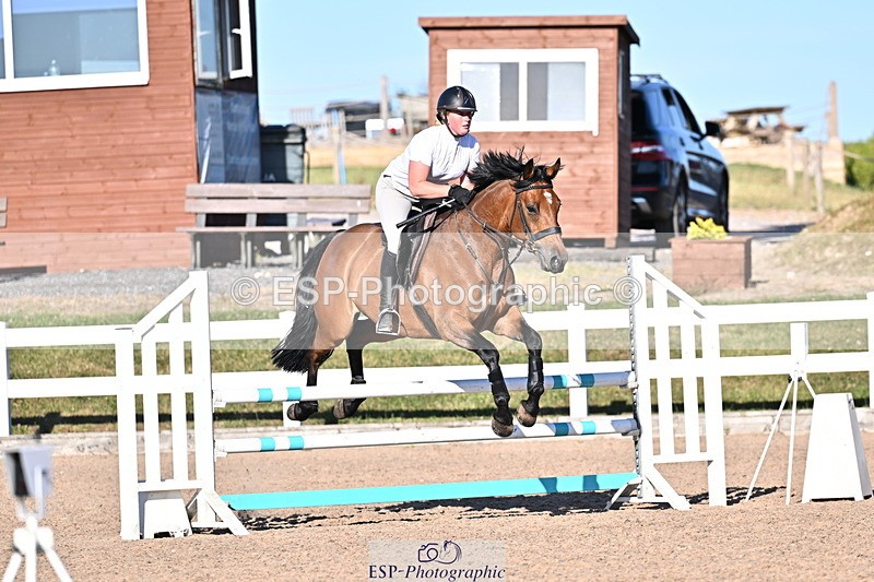 250708A-183613-00592 - 90cm Classes