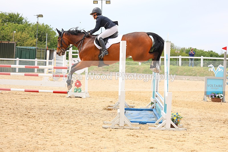 3E7A9430 - Class 8: Senior Newcomers/1.10m open