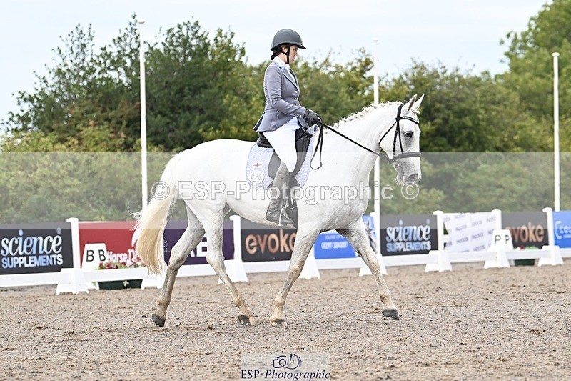 250907-104746-06351 - 070-Charlotte.DoreyDeards.Silver.Bounce