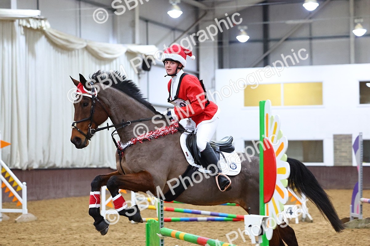 SBM_001837 - Class 4 - Festive Fences - 70cm