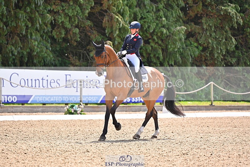 250523A-122733-06544 - D-468-Laura.Collett-LONDON.52