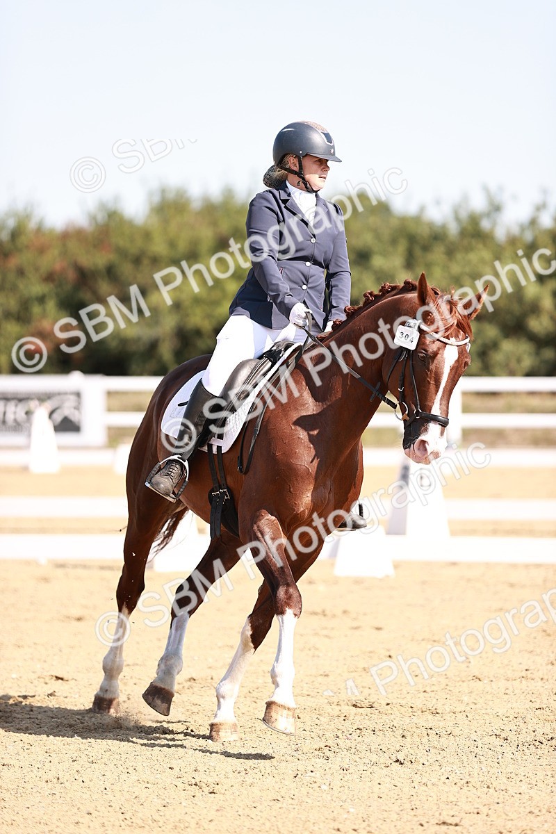 SBM_004439 - Class 12 - Novice 5 - 10.31-11.41