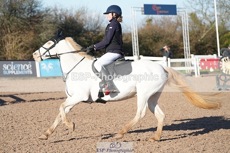 251130-105657-01032 - Cls 4 Pony Brit Nov & 80cm Open