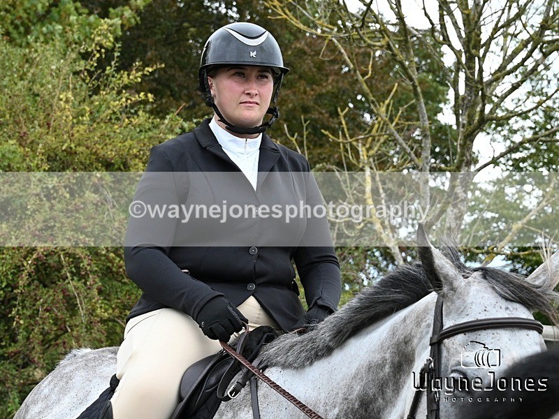 WJ7_0873 - Berks & Bucks Hound Exercise Blewbury 13-09-26
