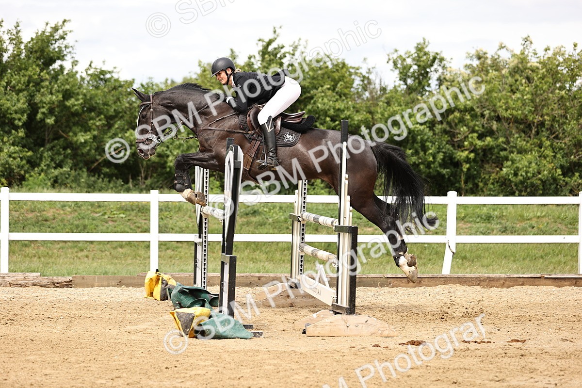 SBM_003324 - Class 11 - Senior Newcomers - 1.10m