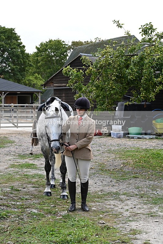 WJ6_3104 - Berks & Bucks - The Old farmhouse - Hound Exercise 20-08-25