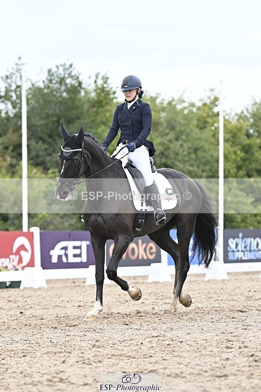 250907-124241-08106 - 034-Jasmine.SmithNigrasine.Rain