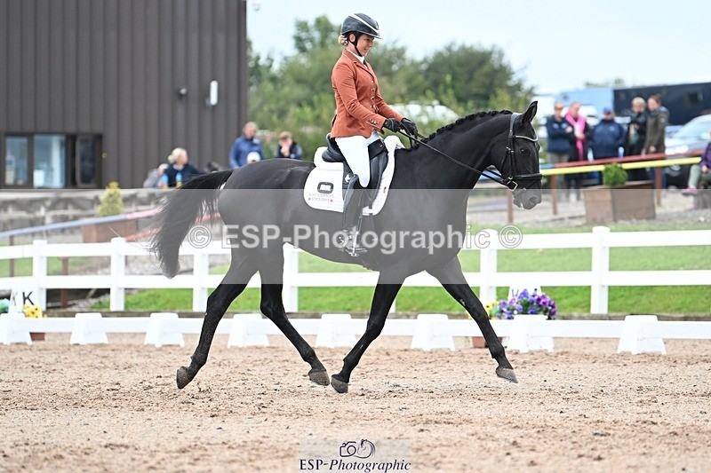 250907-122346-08332 - 004-Charlotte.DickerDevaldi's.Kiss