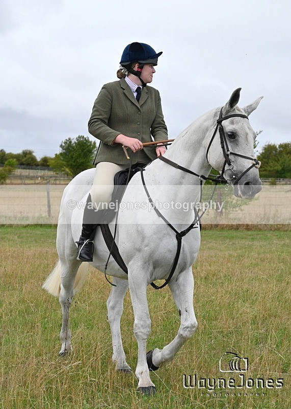 WJ7_0615 - Berks & Bucks Hound Exercise Blewbury 13-09-26