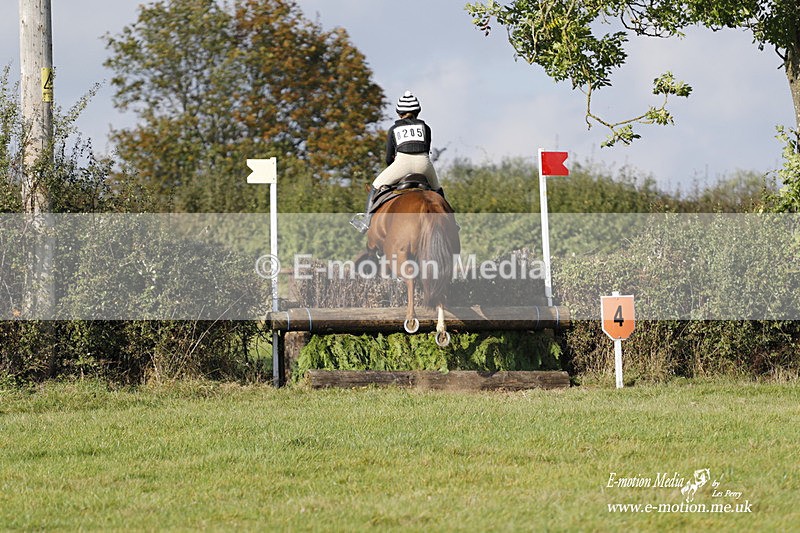  WWHT 171021 3578 - Intermediate Pairs (0.90m)  17/10/21