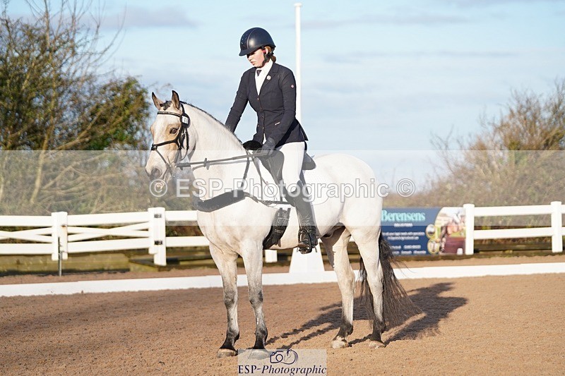 241214-104826-00255 - 146-CHLOE.DUNN-Towerhill.Shamie