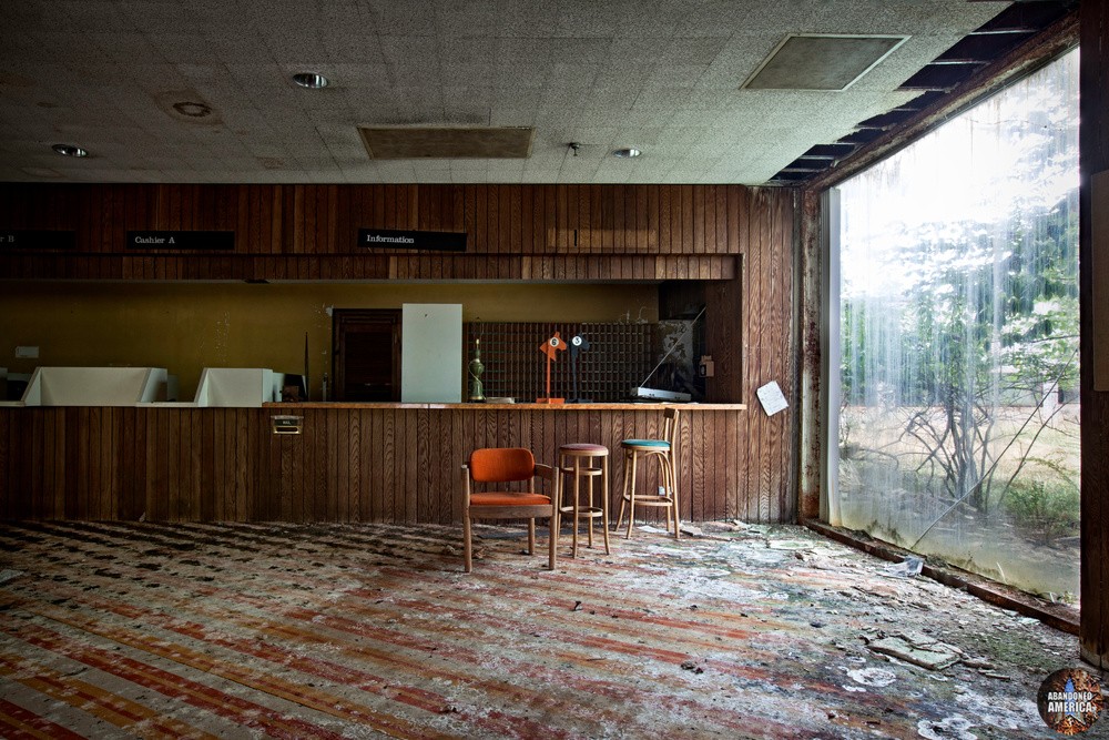 Harmony House Resort - Photographs by Matthew Christopher Murray of Abandoned America