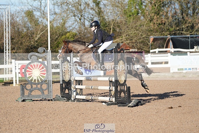 251130-104006-00957 - Cls 4 Pony Brit Nov & 80cm Open