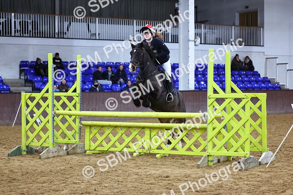 SBM_002640 - Class 6 - Holly & Ivy Stakes - 90cm