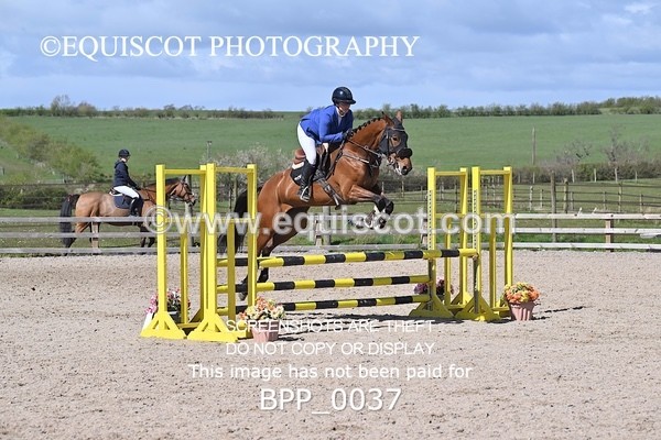 BPP_0037 - CLASS 19 SUN Senior British Novice/ 90cm Open