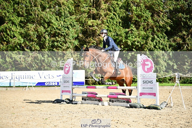 251004A-152947-01842 - Classes 8 & 9 70cm