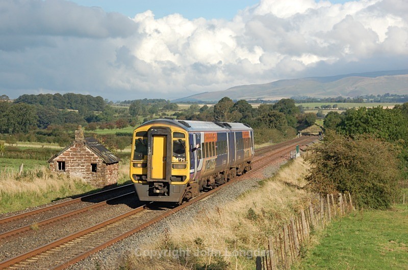 26.9.12 - 158784 08.53 Carlisle - Leeds, Town End Farm - Town End Farm