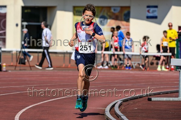 West25Sat-928114 - Track Male